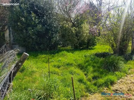terrain 10679 m² gençay