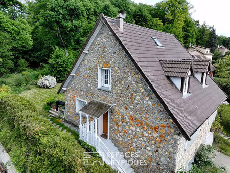 la meulière des années 70 entièrement rénovée.