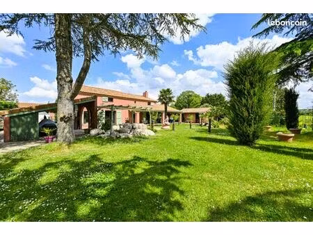 propriété 5 pièces 223 m²