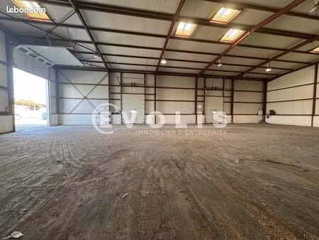 local d'activité 750 m²