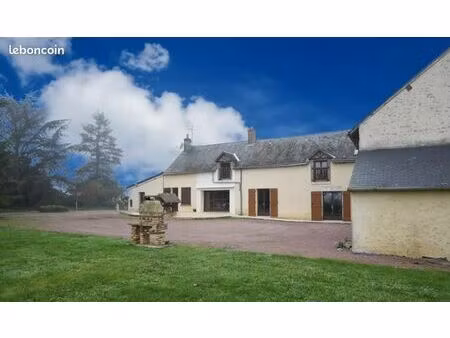 maison longère 215 m² avec grange sur terrain clos et beaux volumes