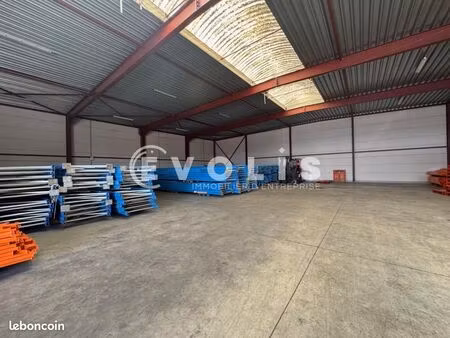 local d'activité 678 m²