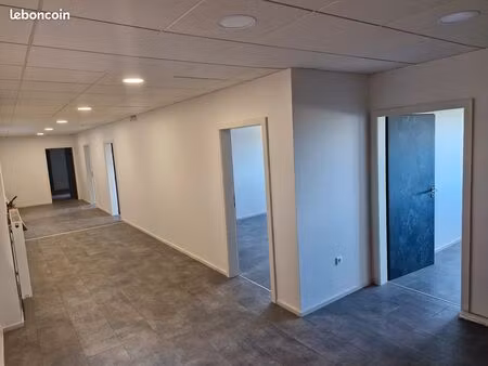 location bureaux professionnels de 180 m²
