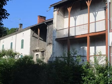 maison de caractere avec garage et terrain prat-bonrepaux