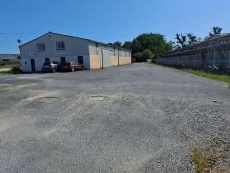 local d'activité 440 m²