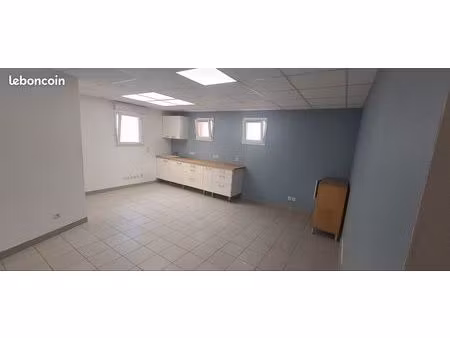 cabinet médical /paramédical ou prof libérale -pmr-53m2-grand parking gratuit devant-firmi