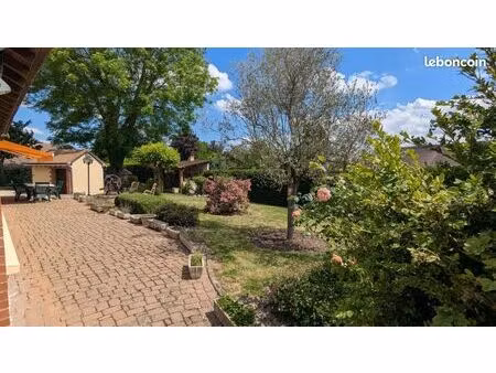 maison 9 pièces 233 m²