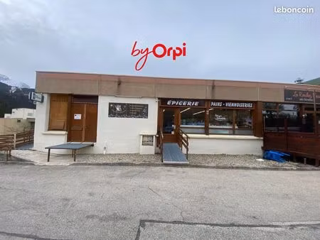 local épicerie 185 m²