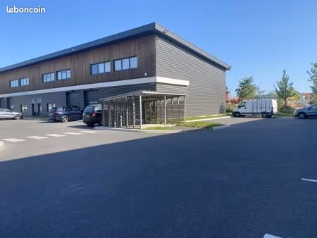 local d'activité 687 m²