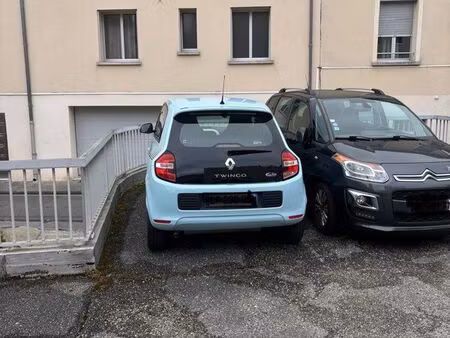 place de parking hyper centre valence