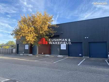 local d'activité 306 m²