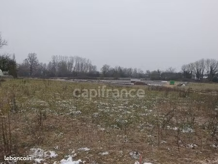 terrain 1 600 m² simard