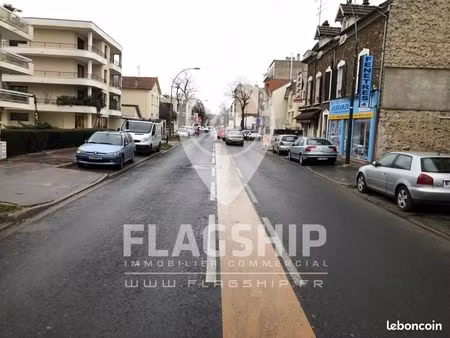 boutique 1000 m² st maur des fosses