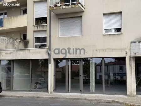 local commercial 100 m² montaigu-vendée