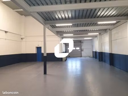 local d'activité 368 m²