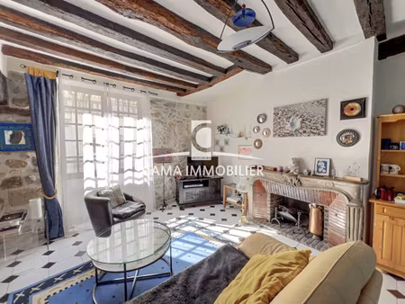 maison de caractère ancienne en plein centre du vieux villag