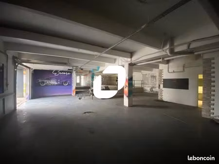 local d'activité 301 m²