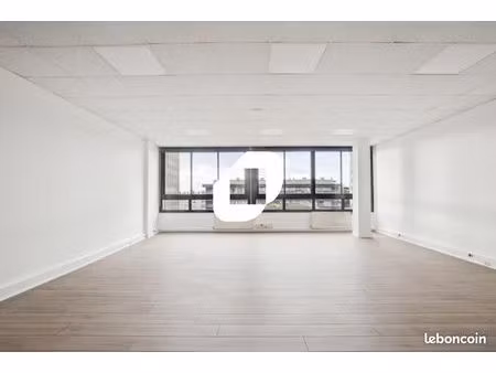bureau 366 m²