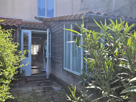 jolie maison de bourg avec jardinet