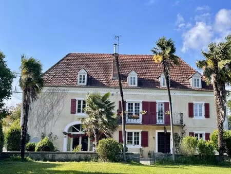 maison de campagne dans son écrin de verdure