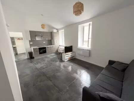 2 pieces refait a neuf - puget-theniers village