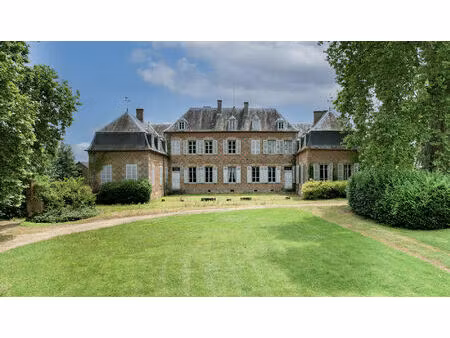 château du xviiième à proximité de moulins sur allier