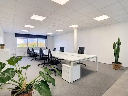 bureaux dans un centre d'affaires à louer au 1 ier étage