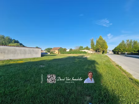 terrain constructible d'environ 613 m2 façade 33 mètres prof