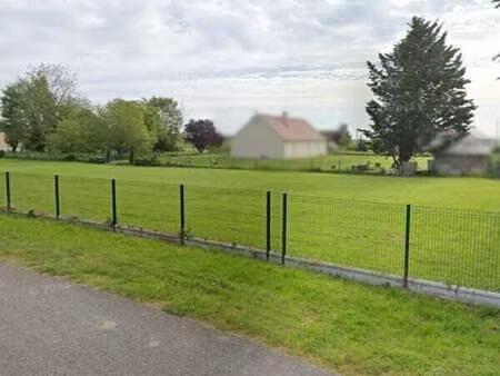 terrain constructible 973 m² (36 ml) possibilité 1939 m² (façade 48ml)