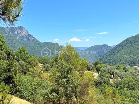terrain de 1 605 m² à pierrefeu