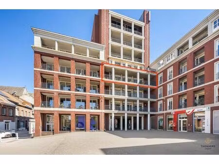 zeer ruim appartement met 3 slaapkamers & 2 autostaanplaatsen op toplocatie.