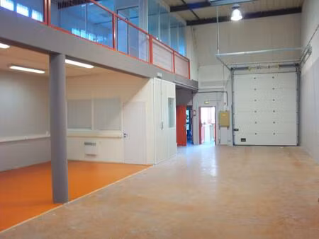 a louer - local d'activité - za des boutries