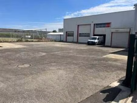location bureaux et commerces à laval (53000) : à louer / 384m² laval