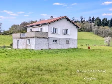 les salles (42). maison individuelle de 120 m2 à finir de restaurer  son beau terrain de 2