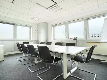 location meublée locaux professionnels 20 m² à tremblay-en-france (93290)  1 719 €