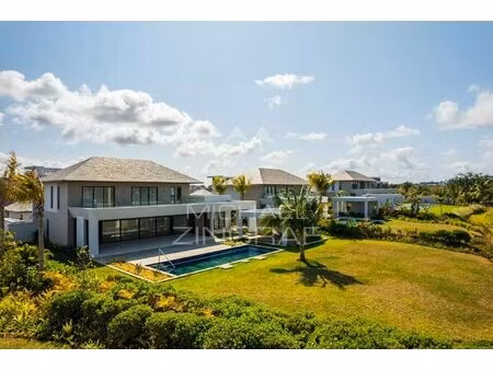 ile maurice - villa 4 chambres sur golf - mont choisy - mzimc891