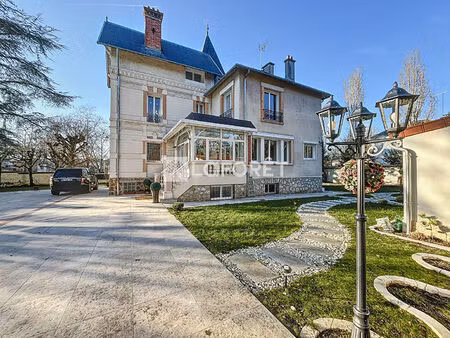 élégante demeure familiale de 480 m² sur un terrain arboré de 2000 m² - proche parc des ib