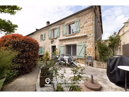 à vendre propriété avec deux habitations au coeur d'un site