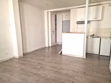 location appartement 1 pièce 29 m² à auxerre (89000)  429 €
