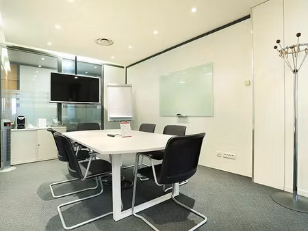 location meublée locaux professionnels 45 m² à tremblay-en-france (93290)  2 949 €