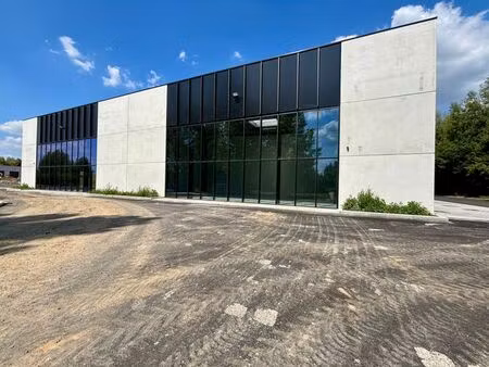 showroom avec espace de stockage à louer – enghien