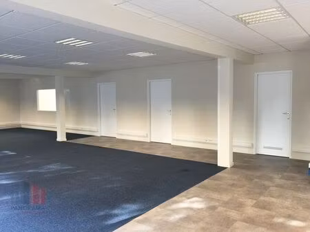 270 m² de bureaux avec 90 m² d'entrepôt près de l'e40