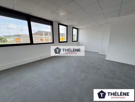 v9605 - lattes - bureaux dans un immeuble neuf - à louer - 273 m² environ divisible à part