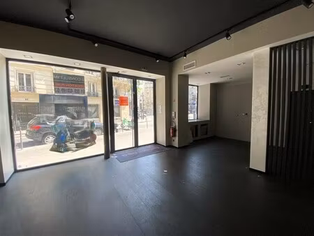 rue de monceau  une boutique de 102 m² en location pure