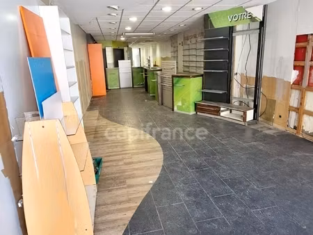 affaire à saisir: immeuble avec local commercial montrejeau (31) surface totale 363 m2 rdc