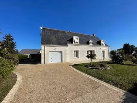 belle demeure d'environ 185 m² au coeur du village