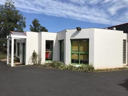 location local d'activités saint benoit 445 m²