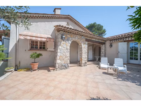 mougins – grande maison 6 chambres avec piscine  jardin paysagé & potentiel bi-familial