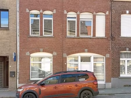 gerenoveerde rijwoning met 5 slaapkamers in nieuwkerke (heuvelland)