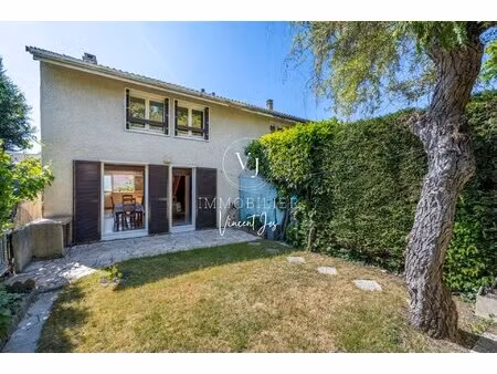 maison   3 chambres  avec jardin et box